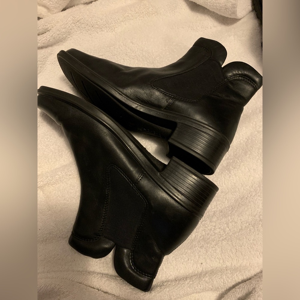 ✨⚡️💥Ecco light ankle boots black leather gusset sides shock point Sz 37